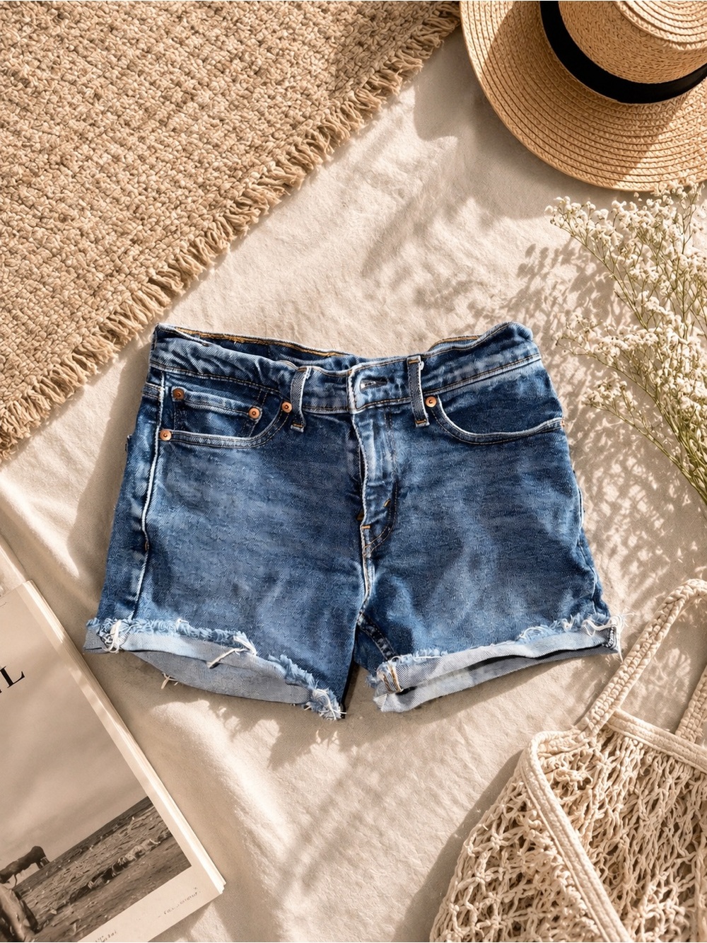 Levi’s High-Waisted Denim Shorts size 28 ✨
